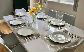 An Entire 2Beds, 2Bathrooms, Free Wifi, Free Parking, Risinghurst, Oxford